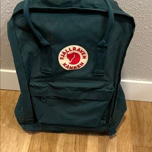 FJALLRAVEN KÅNKEN Dark Green Backpack